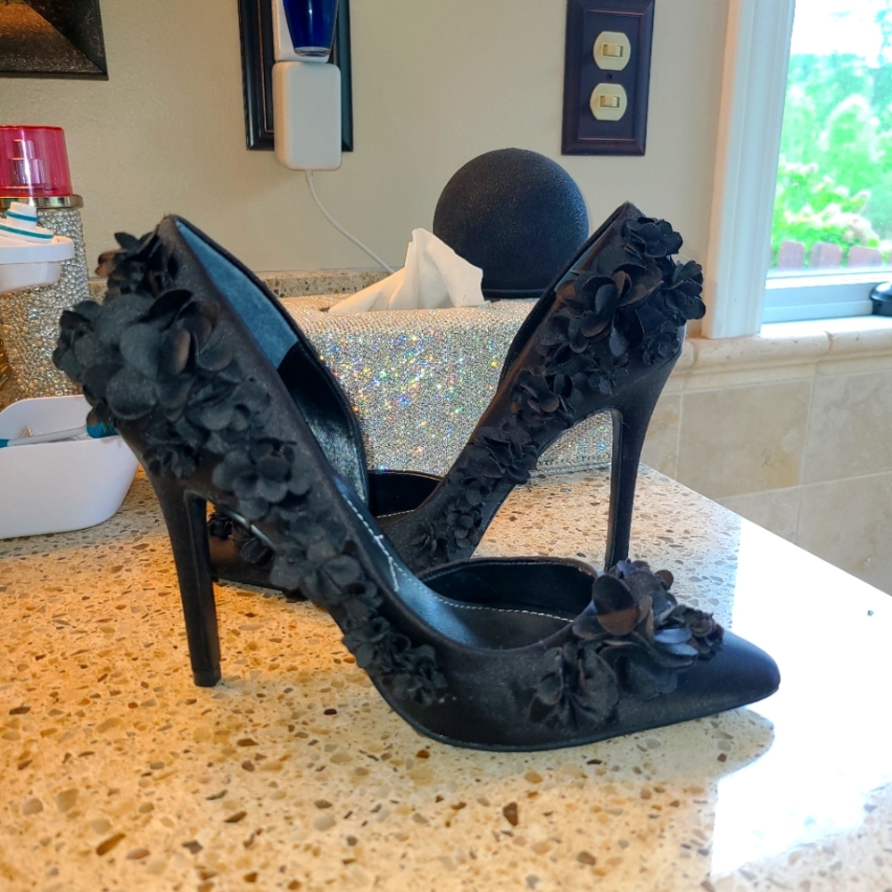 Size 7 Charles David heels
